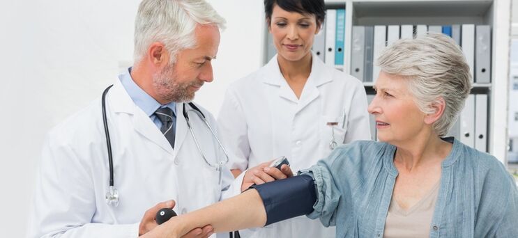 Pomiar ciśnienia krwi w celu zdiagnozowania nadciśnienia